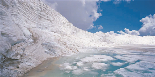 专家为达古冰川“盖被子”1.jpg