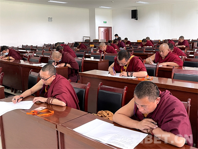 西藏考点31名考僧参加中国藏语系高级佛学院“拓然巴”高级学衔班招考6.jpg