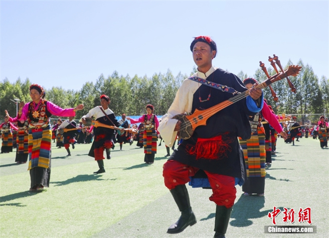 西藏日喀则大型非遗歌舞展演创世界纪录3.jpg