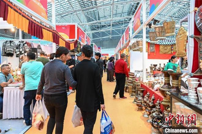 第二届拉萨进口商品展圆满闭幕 销售额达1.36亿元4.jpg