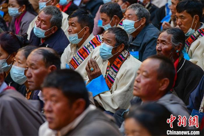 十一世班禅考取扎什伦布寺最高佛学学位10.jpg