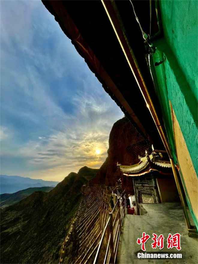 青海最古老藏传佛教寺院之一夏琼寺：建筑群蔚为壮观4.jpg