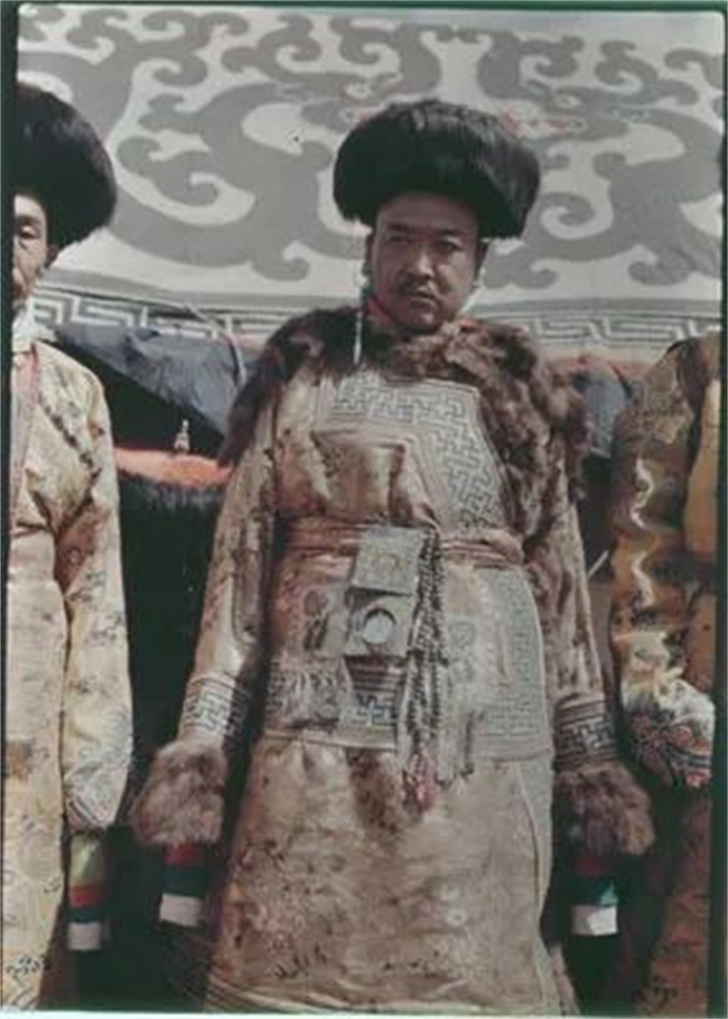 西藏地方甘丹颇章时期新年庆典世俗礼服研究7.jpg
