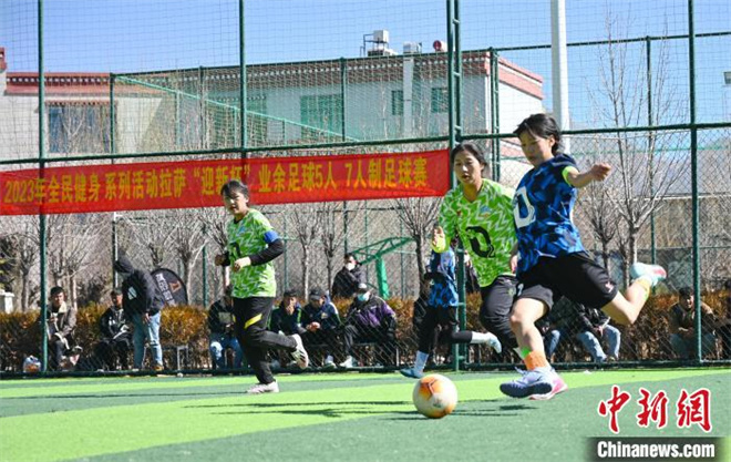 西藏民间女足赛事：关于重返青春和足球热情2.jpg