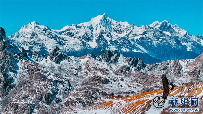 多角度记录梅里雪山最高峰卡瓦格博峰美景1.jpg