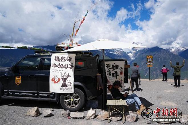 云南梅里雪山 “观山经济”激活文旅发展动能7.jpg