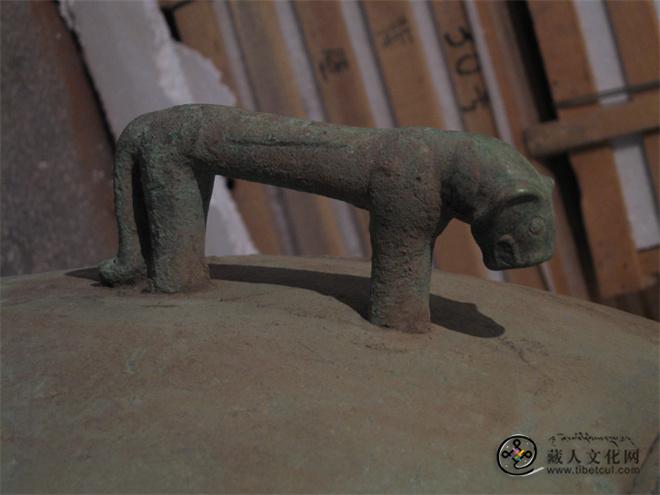 青铜器上的虎耳.jpg