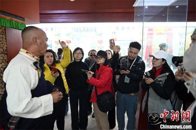 中外嘉宾甘南行 探秘高原藏地文旅新魅力4.jpg