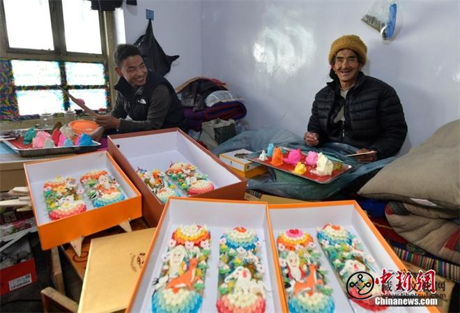 西藏拉萨：制作酥油花迎春节、藏历新年2.jpg