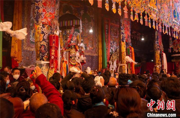 来自“女神”的祝福 西藏拉萨迎来“仙女节”2.jpg