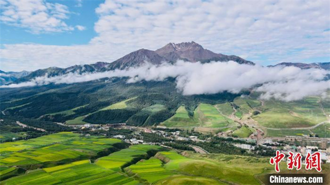 青海生态旅游发展十年：看见山，望见水，享“红利”1.jpg