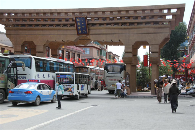 避暑旅游让高原小城火起来1.jpg