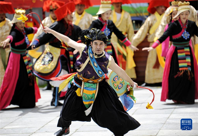 歌舞剧《天边格桑花》在西藏玉麦演出3.jpg