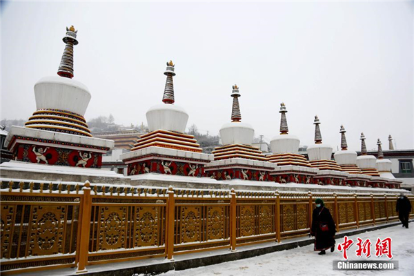 青海塔尔寺“朝佛季”：瑞雪点缀藏传佛教圣地3.jpg