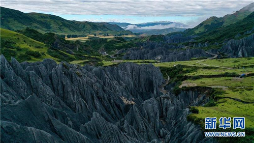 四川省甘孜州墨石公园风景美如画4.jpg