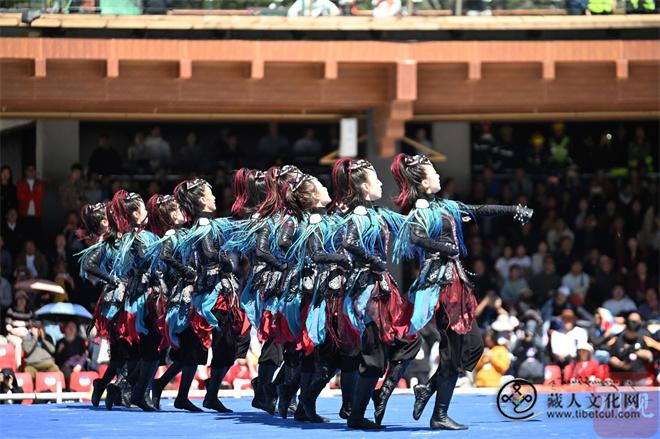 四川康定：2026年“四月八”跑马山转山会盛大启幕5.jpg