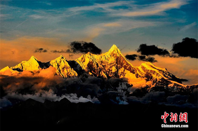 第十五届西藏珠穆朗玛摄影大展拉萨开幕2.jpg