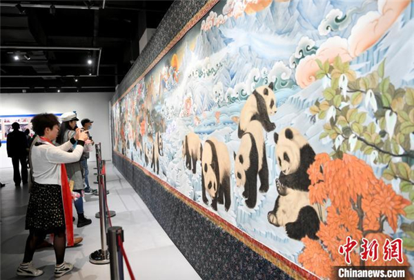全球第一幅巨幅大熊猫唐卡在成都亮相 600余只大熊猫栩栩如生3.jpg