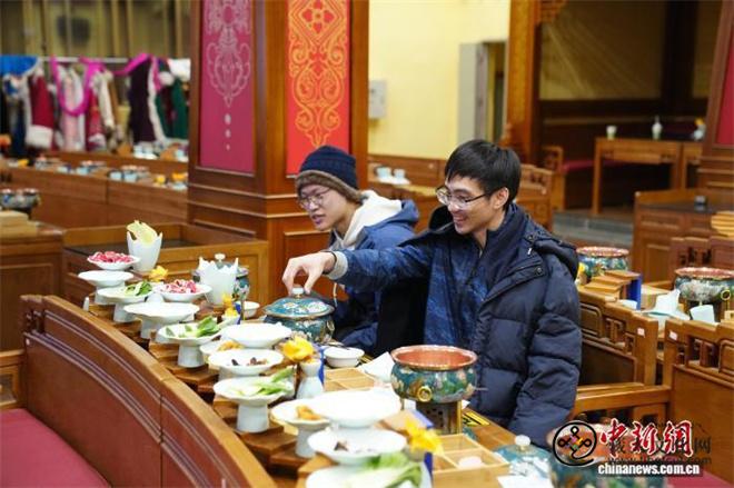 云南梅里雪山 “观山经济”激活文旅发展动能1.jpg