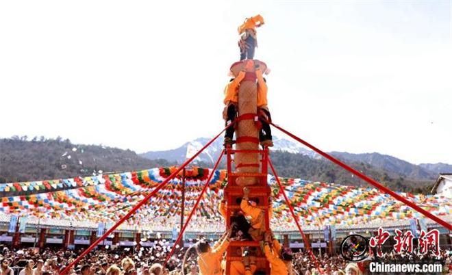 四川宝兴：硗碛藏乡民众欢度“上九节”2.jpg