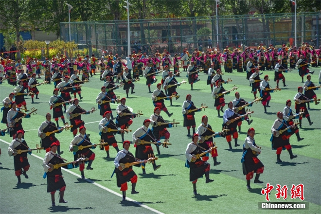 西藏日喀则大型非遗歌舞展演创世界纪录6.jpg