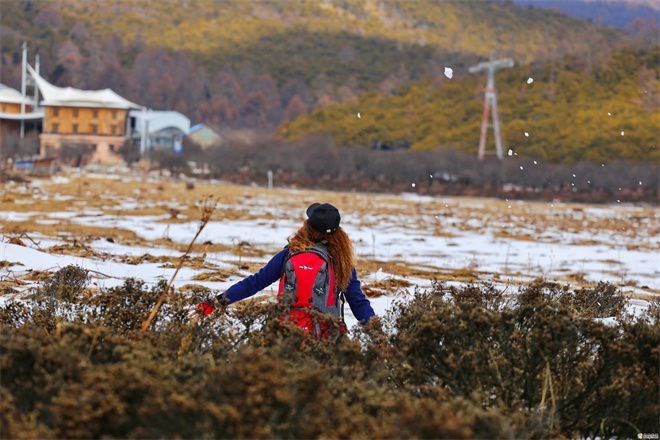 香格里拉雪山徒步带你感受冰雪魅力5.jpg