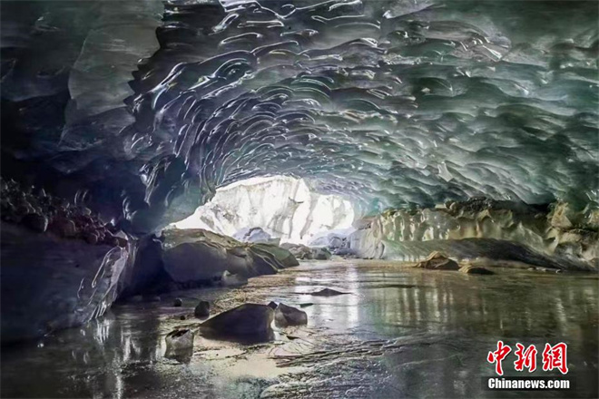 西藏昌都边坝县发现约165米长大型冰洞2.jpg