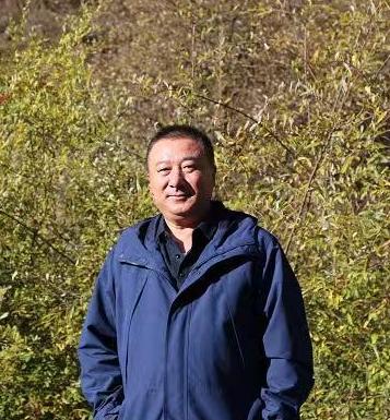 安少龙：地域性的“在地”和“游走”及其诗性审美流变——以牧风散文诗集《大地跫音》为考察对象