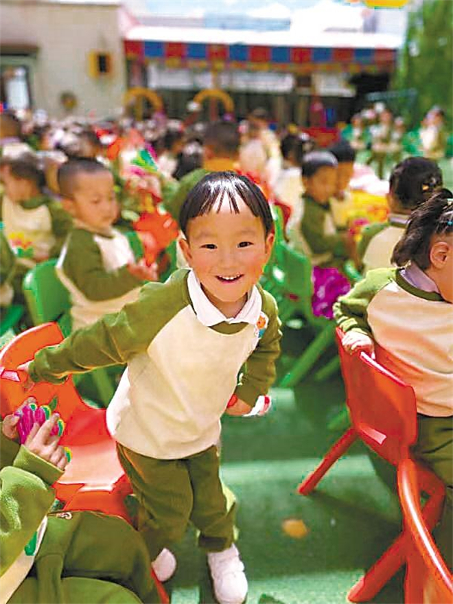 多彩“六一” 西藏各学校举行丰富多彩的活动2.jpg