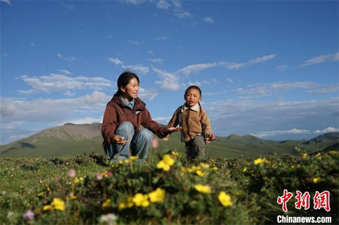 歌声飞出大山 青海果洛藏族女孩喜圆“上音”梦4.jpg