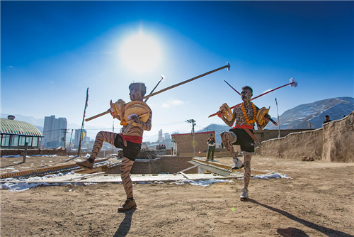 2019年热贡於菟非遗民俗文化旅游节在青海同仁县举行2.jpg