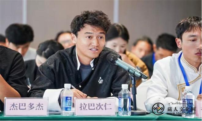 著名作家扎西班典作品研讨会在拉萨成功举办3.jpg