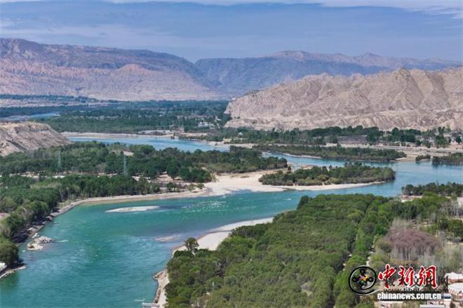 赏梨花观黄河 青海贵德黄河文化旅游季启幕1.jpg