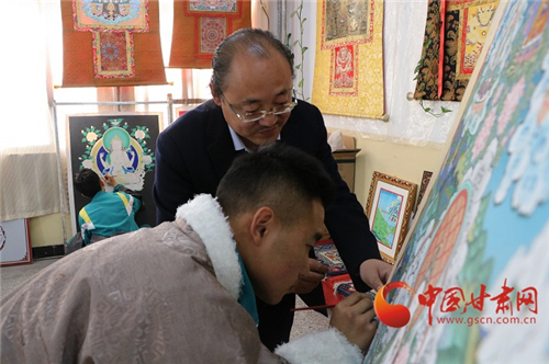 重走西北角 兰大新闻学子走进天祝 馆中寻“宝”3.jpg