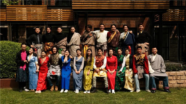 藏族学生出演 藏语版《哈姆雷特》在上海首演4.jpg