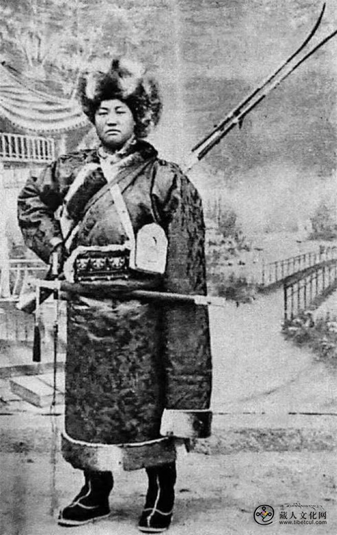 1925年青年时代的黄正清，是黄正清的盛情邀请，促成了宣侠父的玛曲欧拉草原之行。.jpg