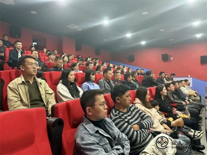 援青题材电影《靠近我 看见你》全国公映2.jpg