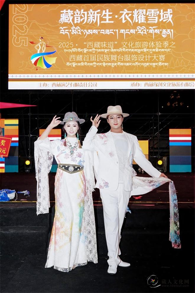 西藏首届民族舞台服饰设计大赛在拉萨举行1.jpg