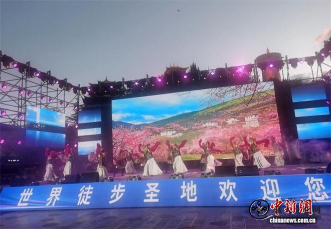 云南“大香格里拉”户外赛迪庆启幕 2000余人参赛3.jpg