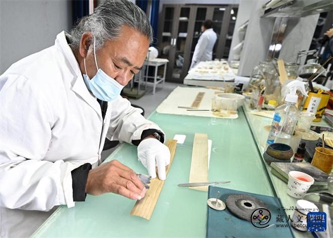 西藏布达拉宫：贝叶经实验性修复取得阶段性成果6.jpg