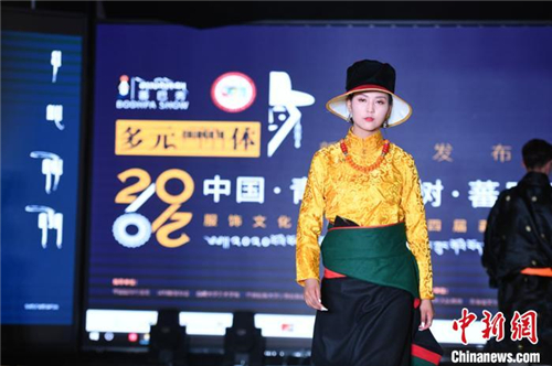 型男靓女 青海藏族服饰秀传统与时尚“并驾齐驱”3.jpg