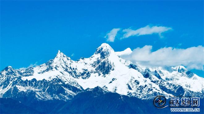 多角度记录梅里雪山最高峰卡瓦格博峰美景3.jpg