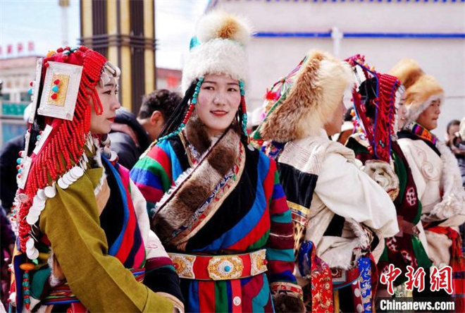 西藏那曲“中国旅游日”音乐美食嘉年华盛装启幕4.jpg