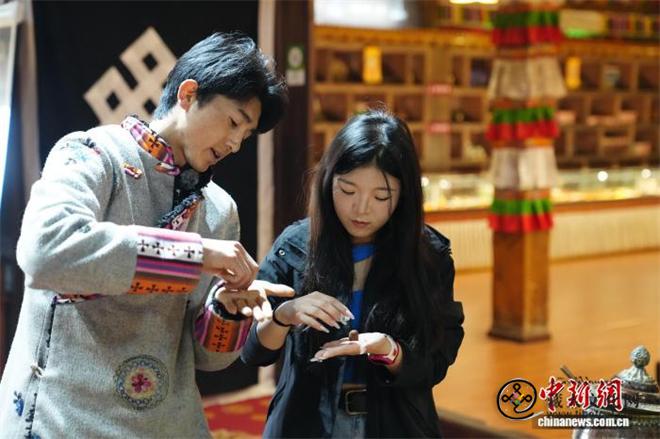 1779084378372327.jpg 云南迪庆:体验式文旅让传统文化焕发新活力8.jpg