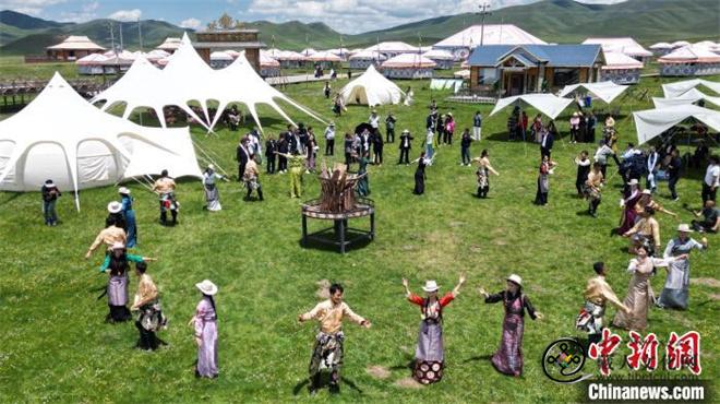 甘南旅游热、情更浓：景是社区，游即生活2.jpg
