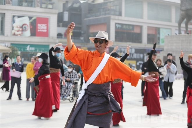 “精准推广传统藏舞 高质量促进文化繁荣”活动在西安举行4.jpg