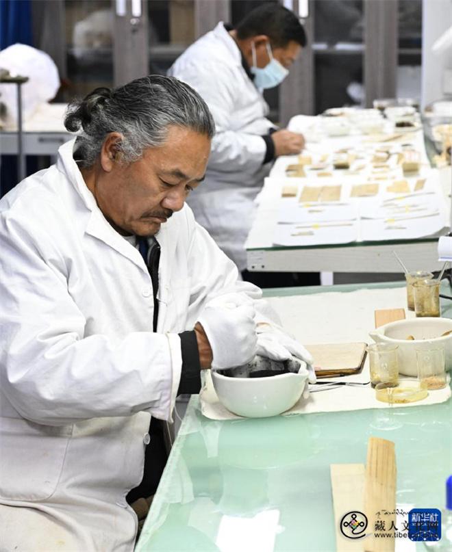 西藏布达拉宫：贝叶经实验性修复取得阶段性成果2.jpg