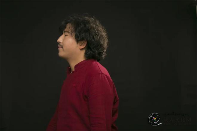诺布朗杰荣获第五届中国年度新诗奖.jpg