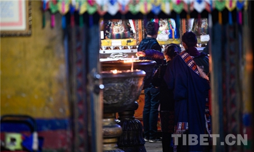 西藏迎来“燃灯日”纪念宗喀巴大师圆寂600周年5.jpg