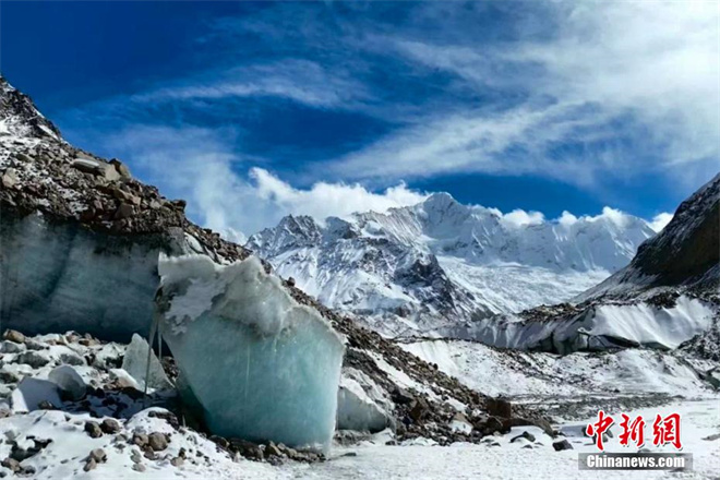 西藏昌都边坝县发现约165米长大型冰洞4.jpg